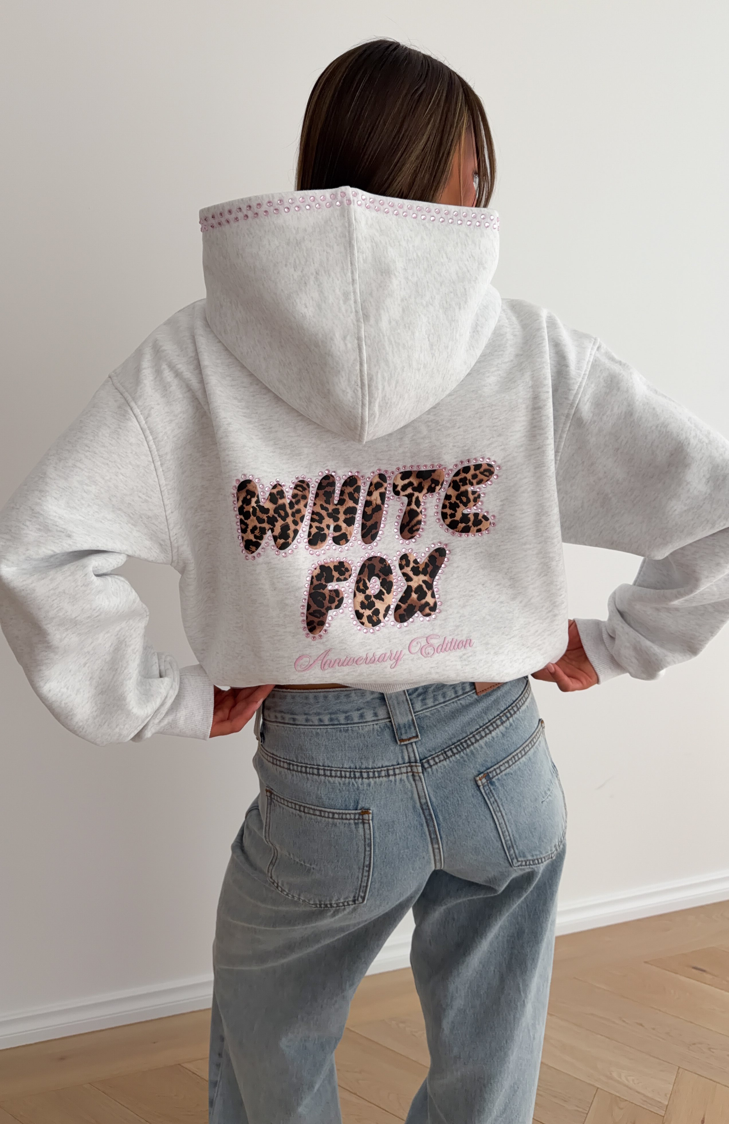 White Fox model wearing the Vivid Light oversized hoodie in grey marle